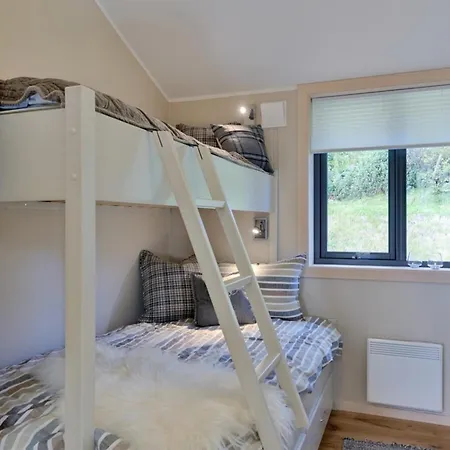 Modern With 3 Bedrooms And Balcony