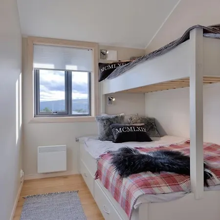 Modern With 3 Bedrooms And Balcony