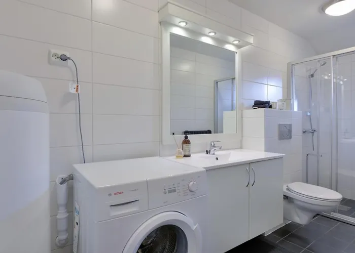 Modern With 3 Bedrooms And Balcony *