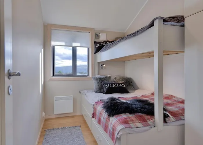 Modern With 3 Bedrooms And Balcony